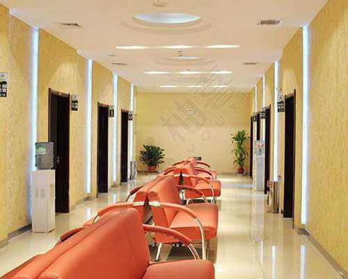 北京在哪儿找代孕妈妈_宜宾有医院可以做试管,做试管有百分之几可以成