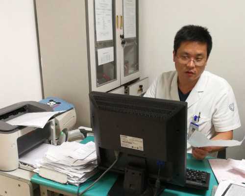 北京代生怀孕妈妈 在北京孕妇是先去医院建档还是先在社区领健康手册？ ‘孕